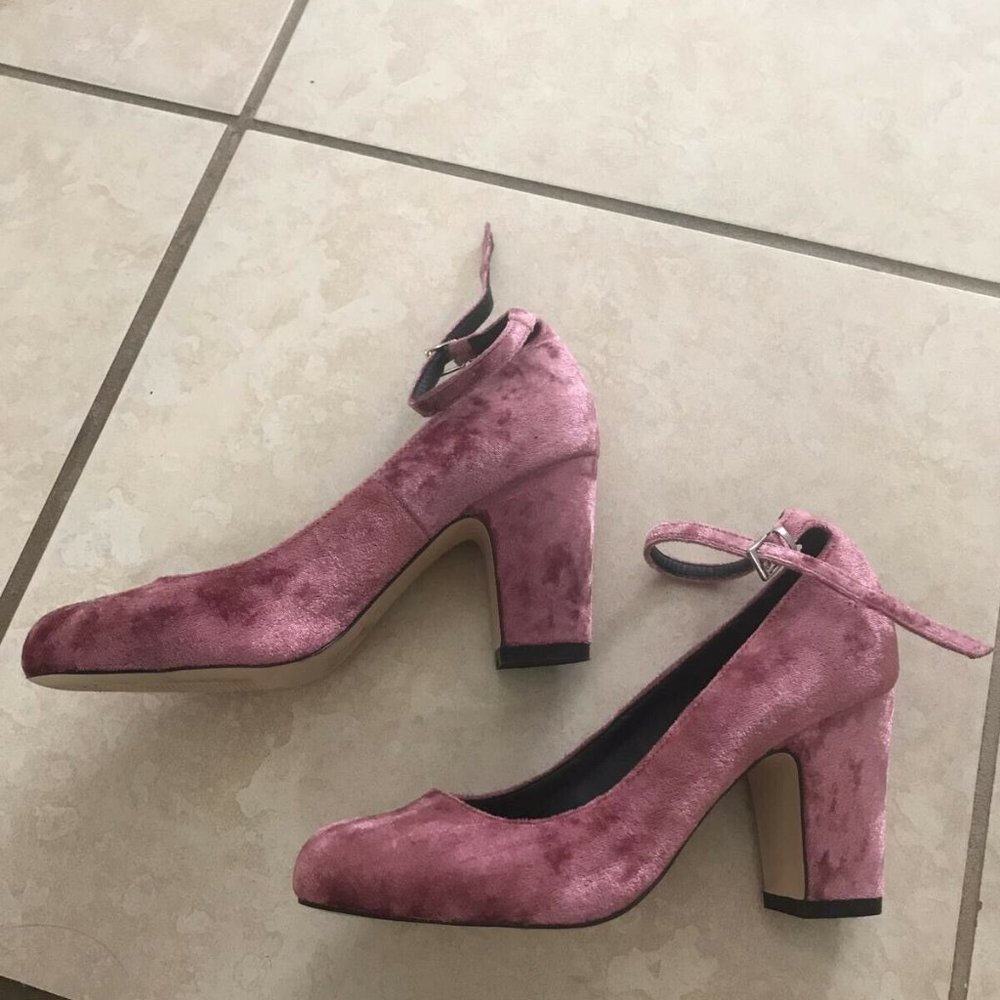 Pink velvet pumps heels size 7